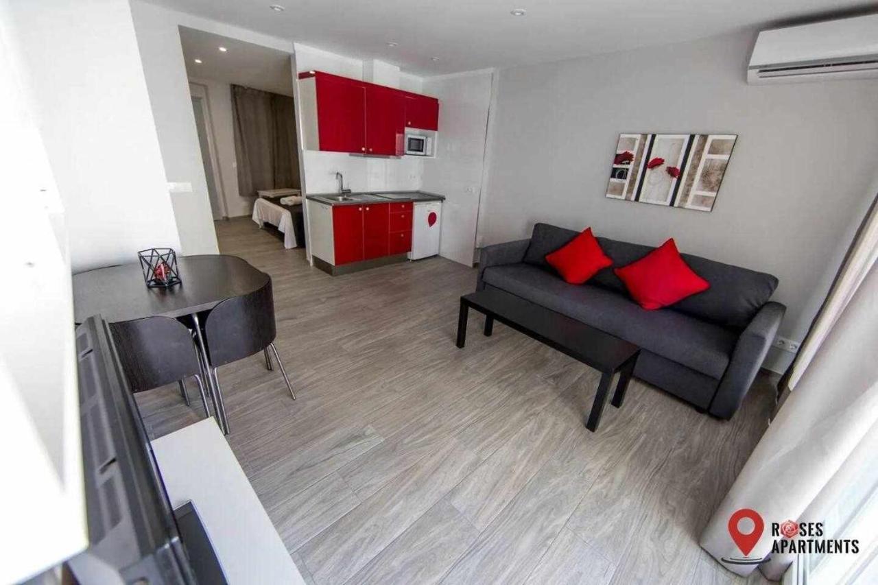 Roses Apartments Red Loft Vista Mar Lateral Exterior foto